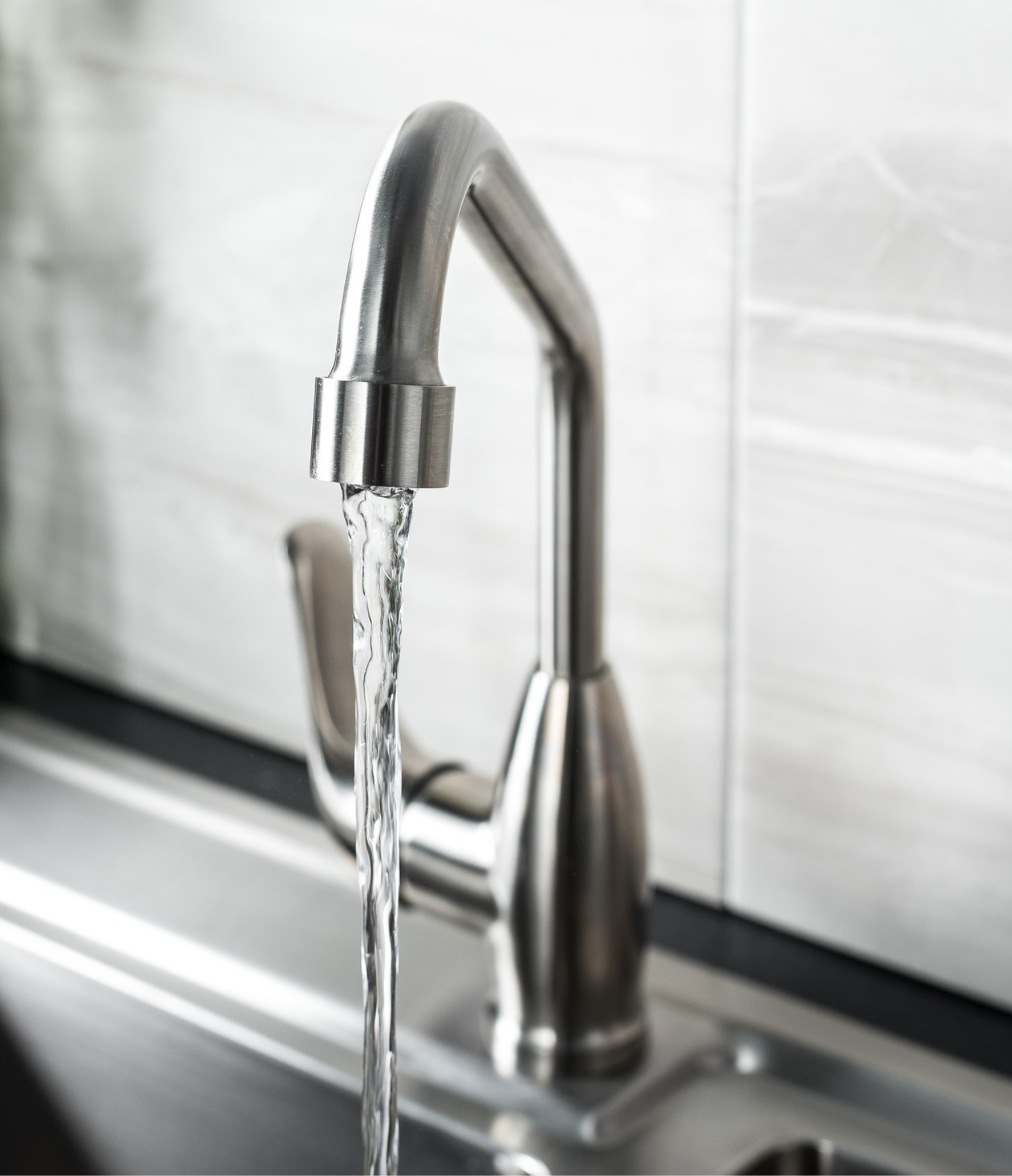 ¿Cómo quitar la dureza del agua de forma casera?